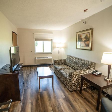 Quality Inn & Suites Watertown Near Prairie Lakes Ice Arena Екстер'єр фото
