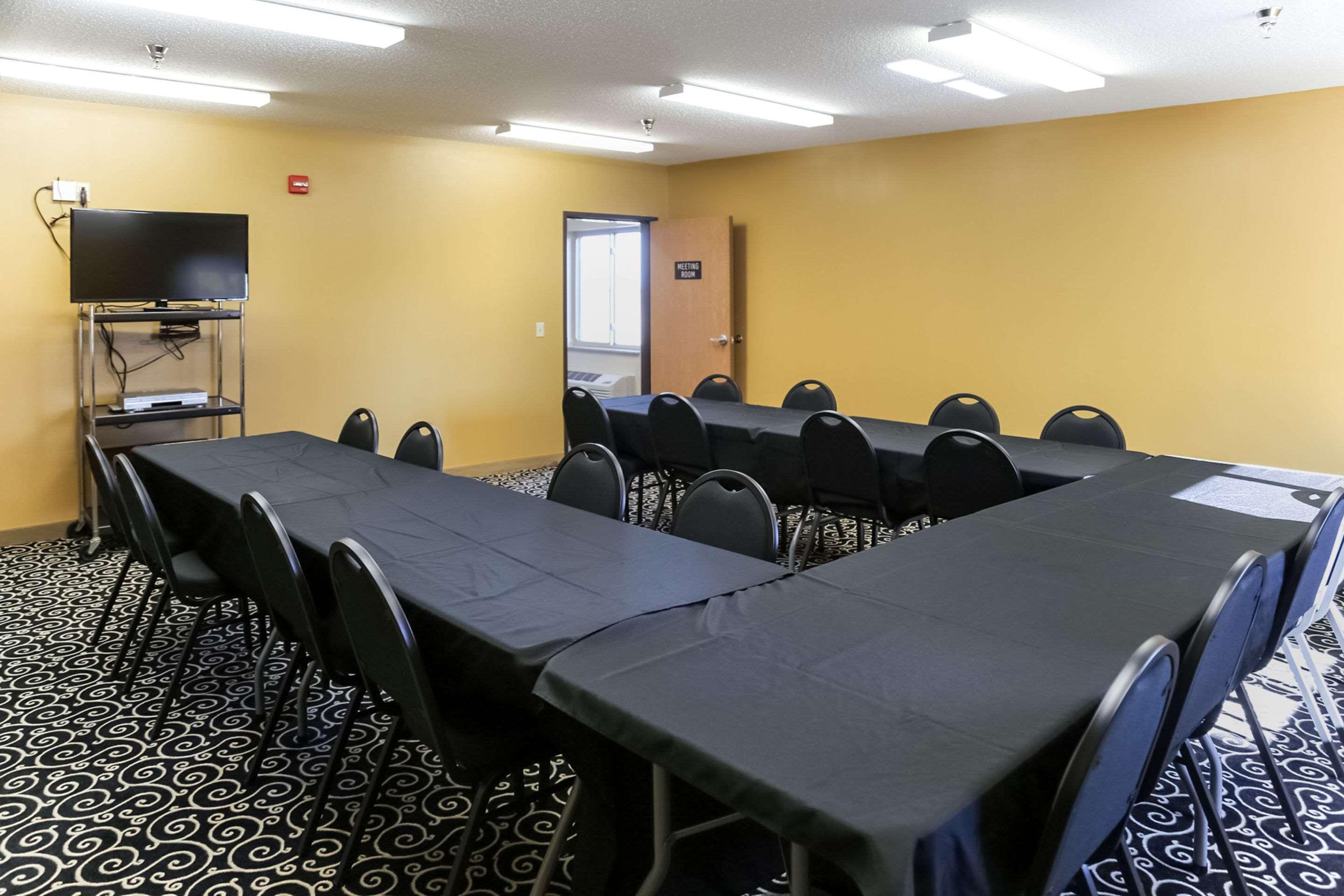 Quality Inn & Suites Watertown Near Prairie Lakes Ice Arena Екстер'єр фото