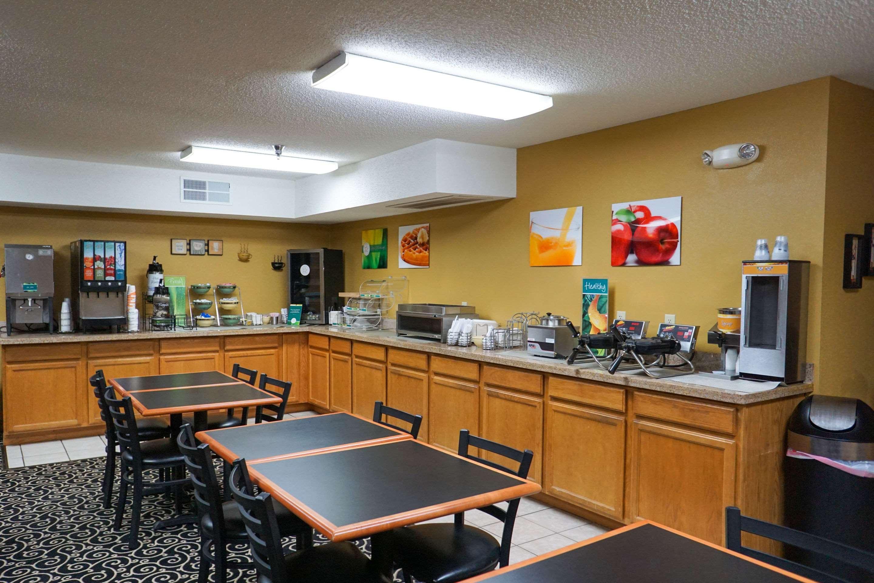 Quality Inn & Suites Watertown Near Prairie Lakes Ice Arena Екстер'єр фото