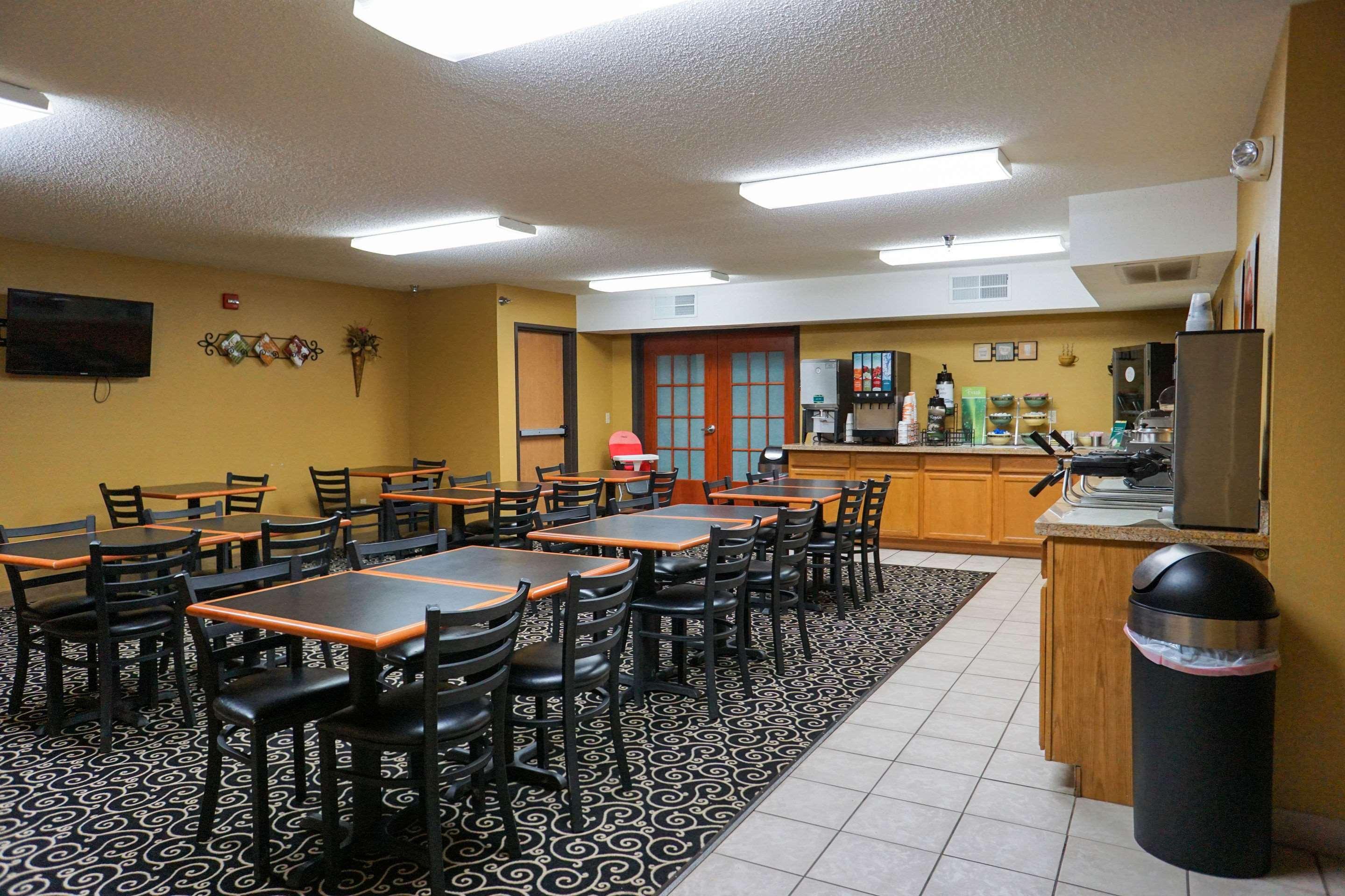 Quality Inn & Suites Watertown Near Prairie Lakes Ice Arena Екстер'єр фото