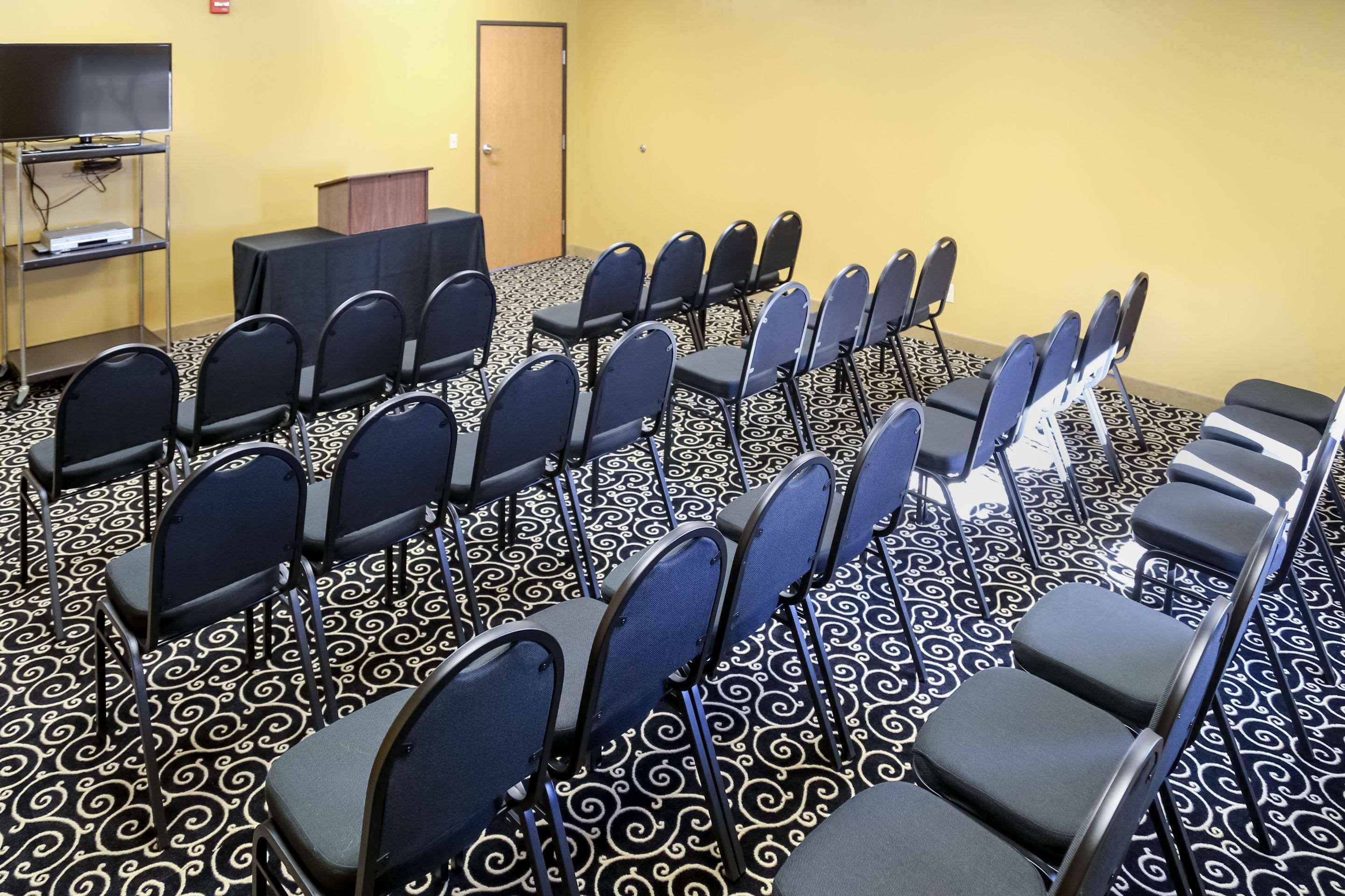 Quality Inn & Suites Watertown Near Prairie Lakes Ice Arena Екстер'єр фото