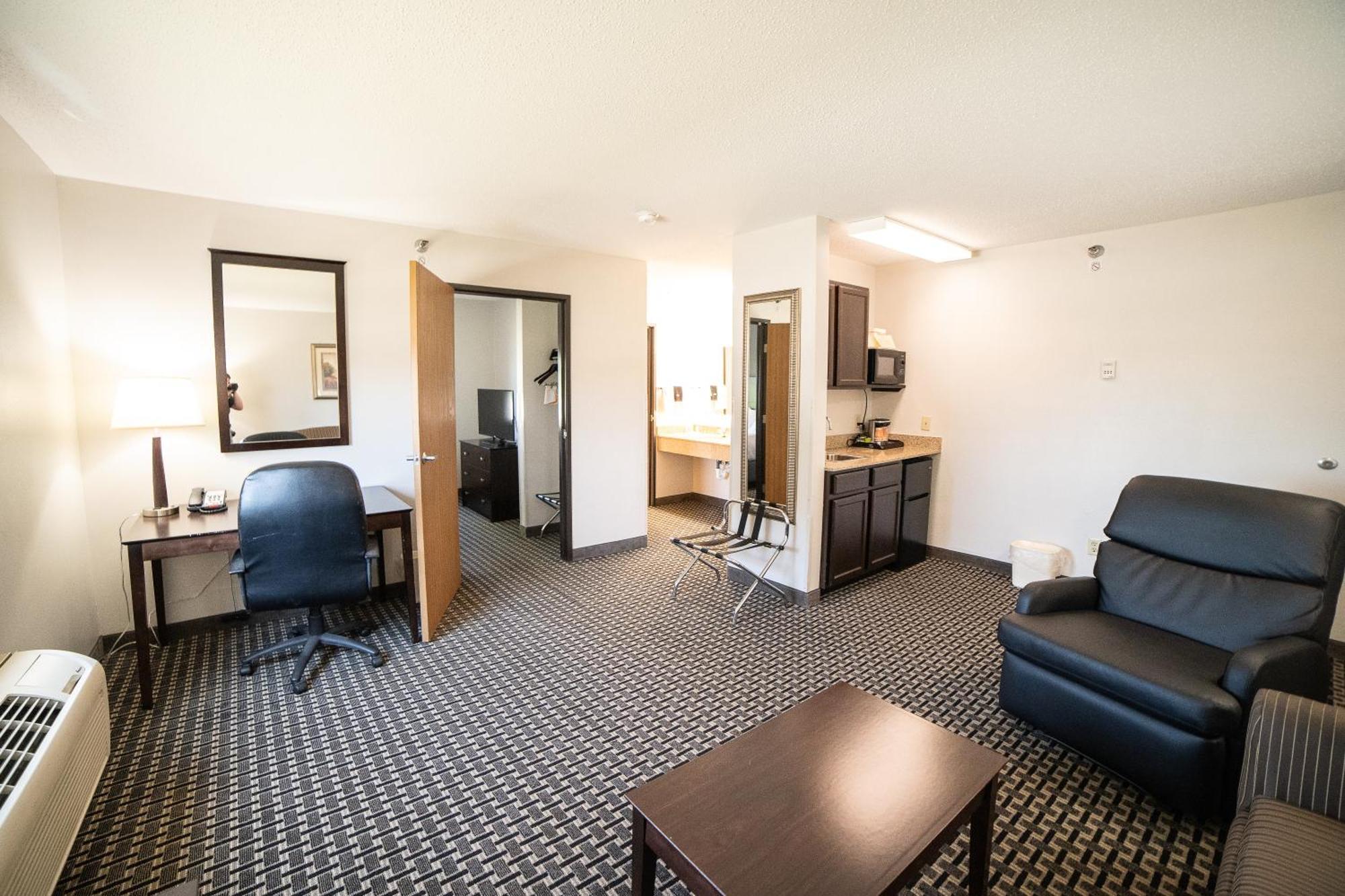 Quality Inn & Suites Watertown Near Prairie Lakes Ice Arena Екстер'єр фото