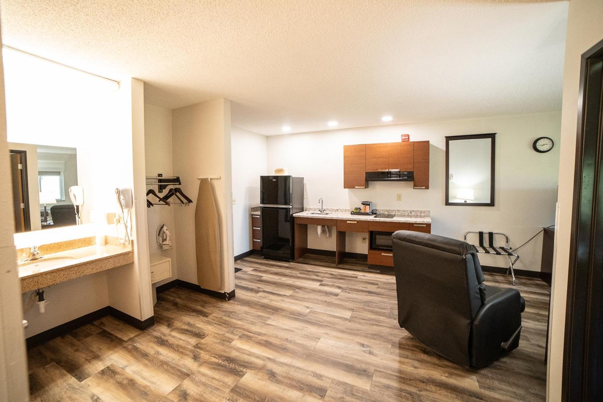 Quality Inn & Suites Watertown Near Prairie Lakes Ice Arena Екстер'єр фото
