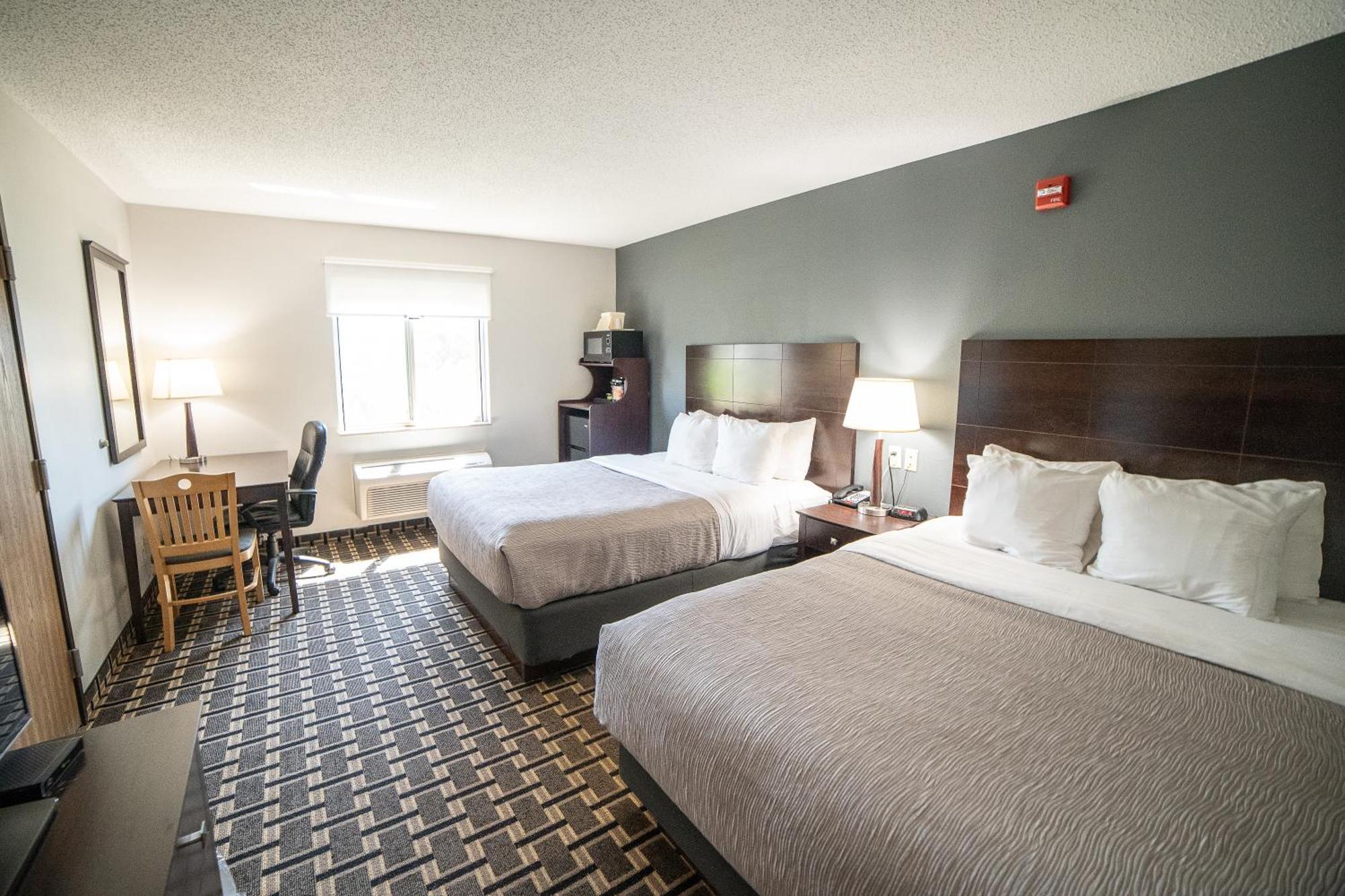 Quality Inn & Suites Watertown Near Prairie Lakes Ice Arena Екстер'єр фото