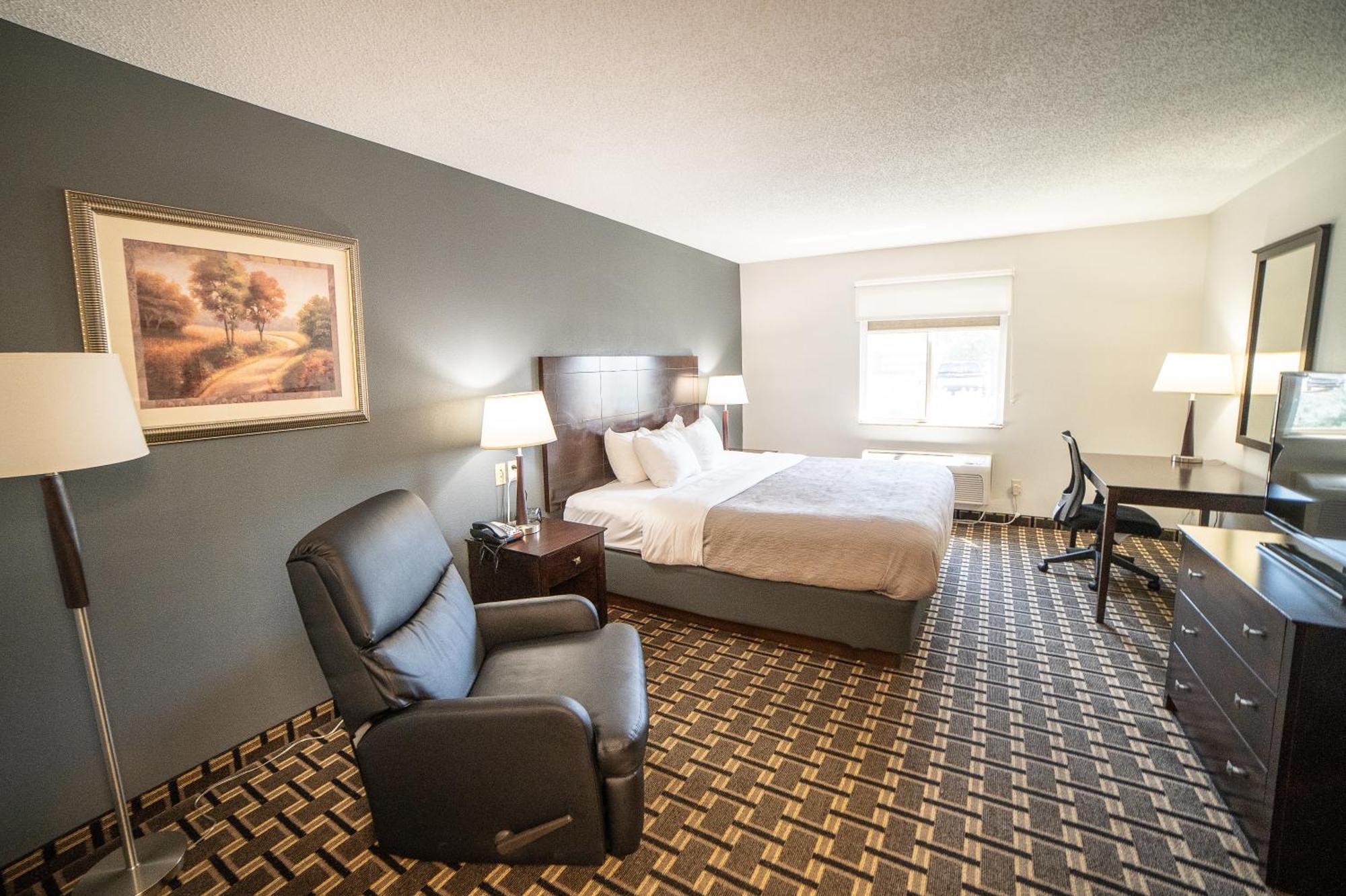 Quality Inn & Suites Watertown Near Prairie Lakes Ice Arena Екстер'єр фото