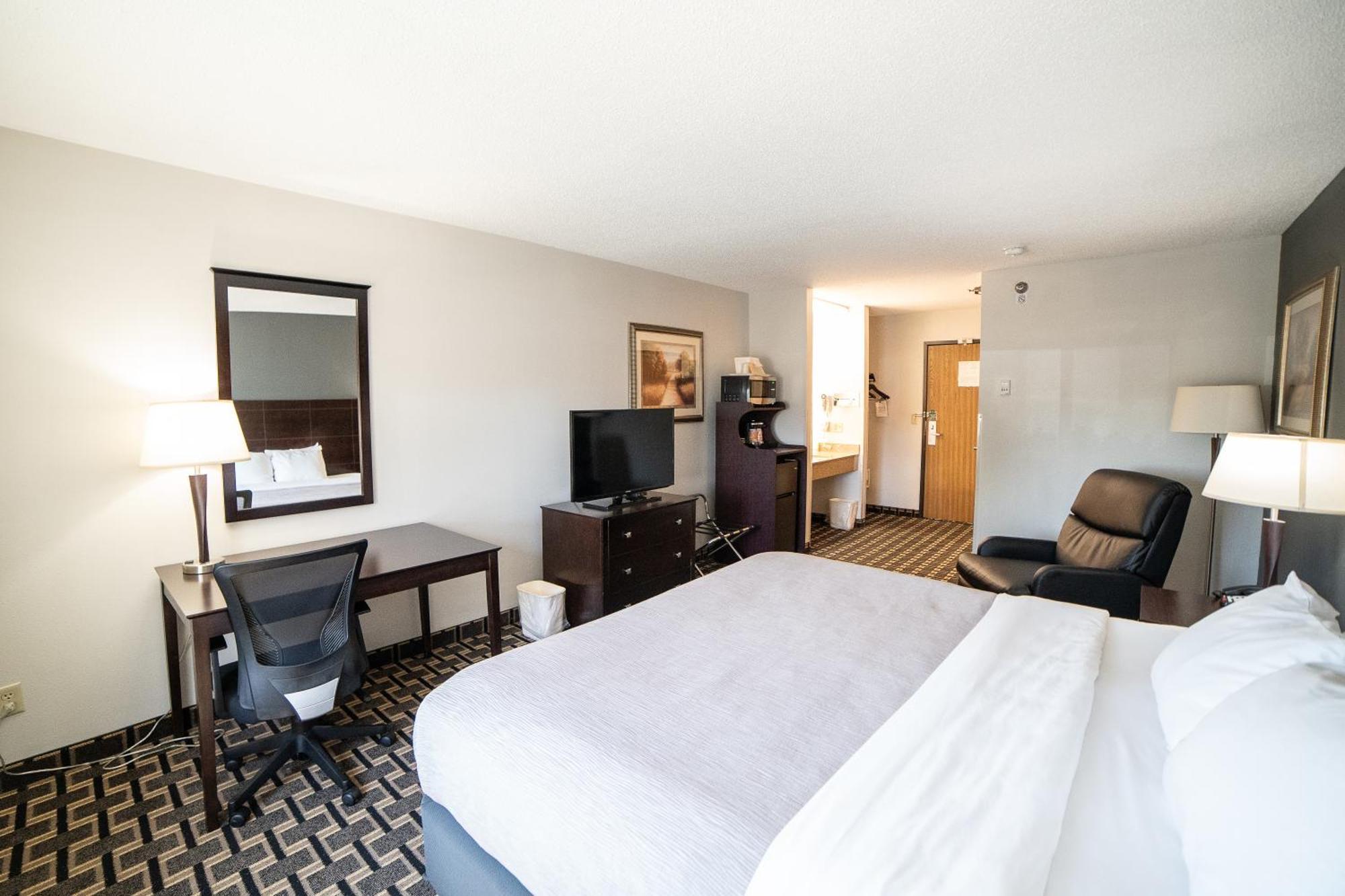 Quality Inn & Suites Watertown Near Prairie Lakes Ice Arena Екстер'єр фото