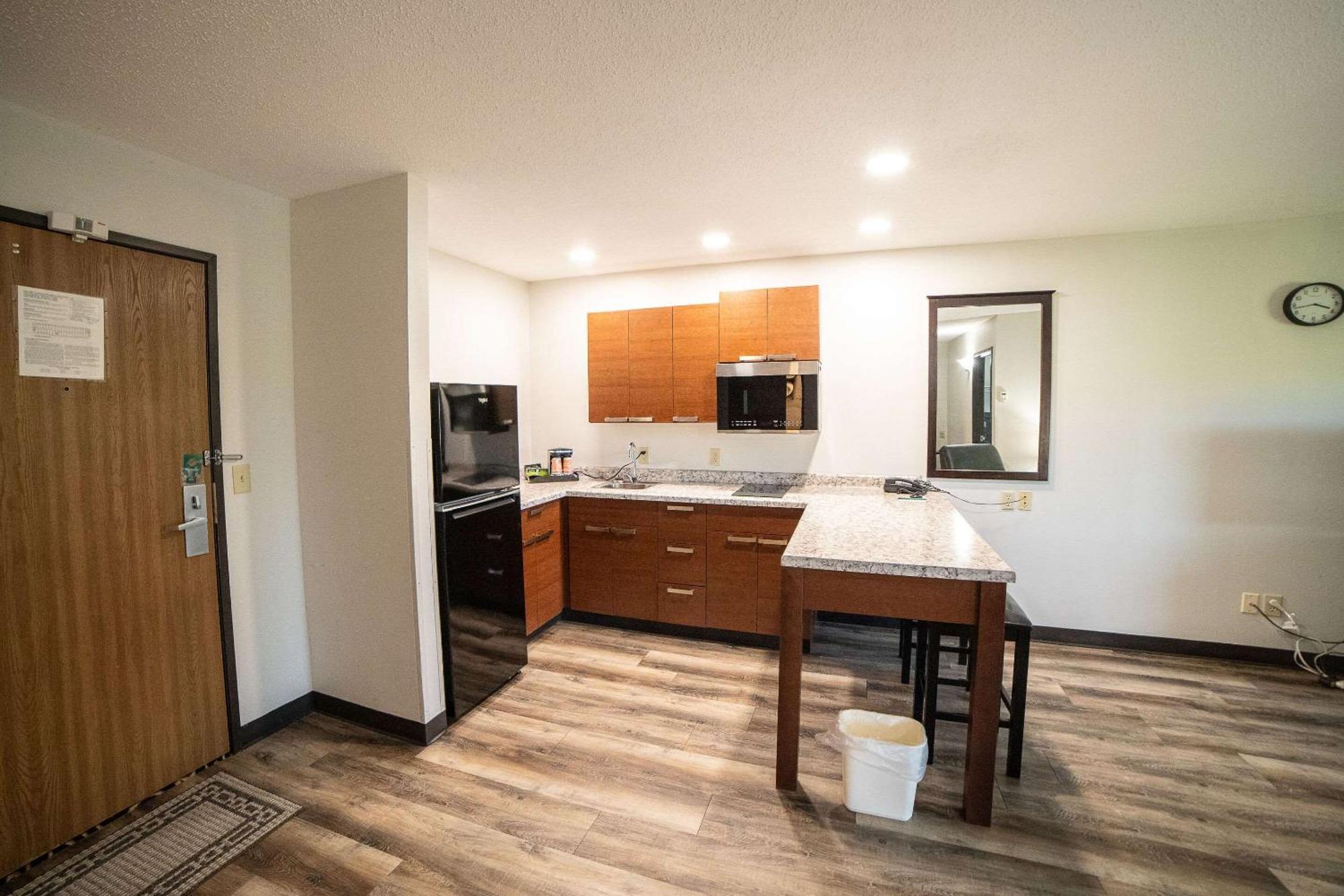 Quality Inn & Suites Watertown Near Prairie Lakes Ice Arena Екстер'єр фото