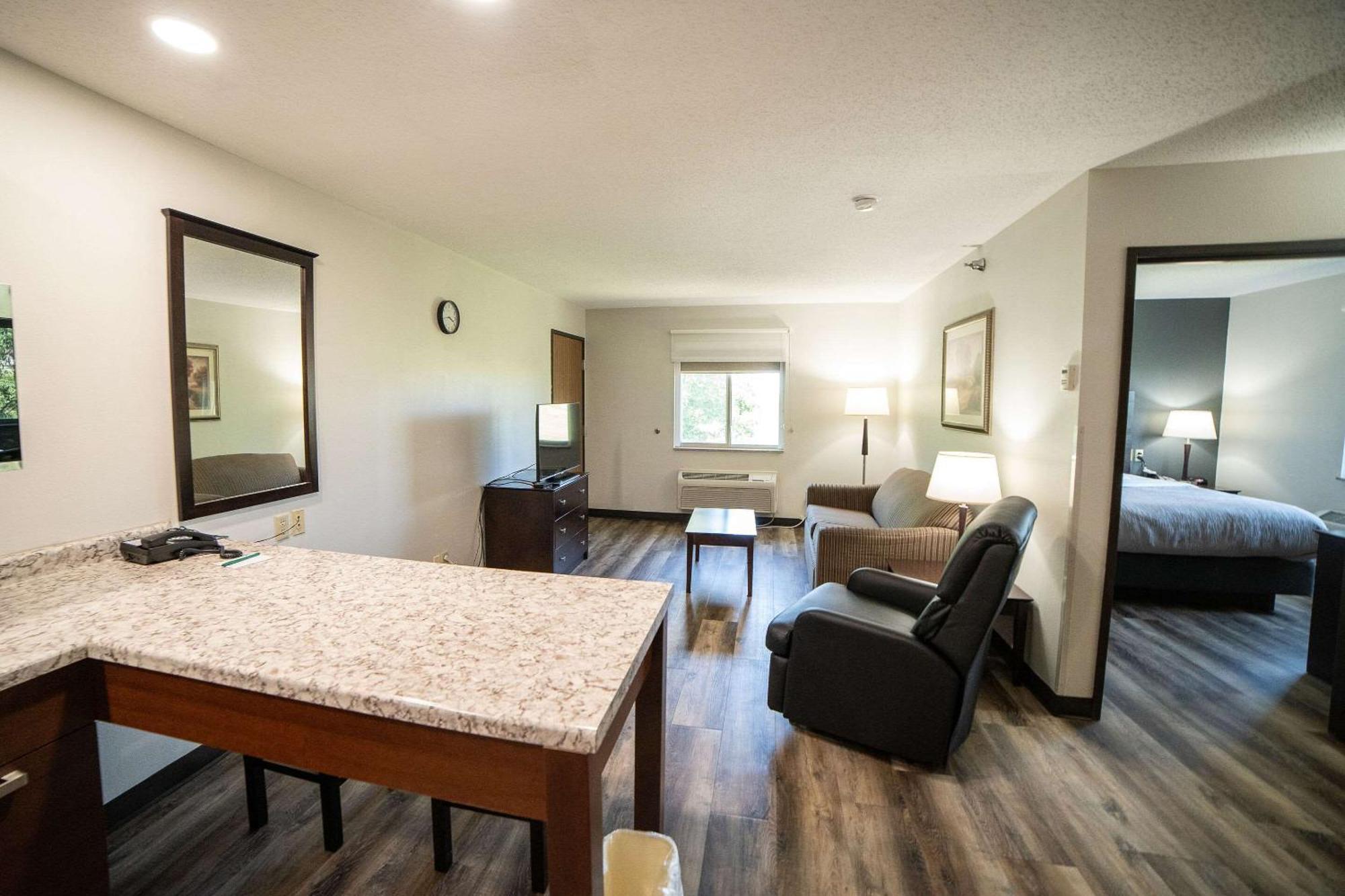 Quality Inn & Suites Watertown Near Prairie Lakes Ice Arena Екстер'єр фото