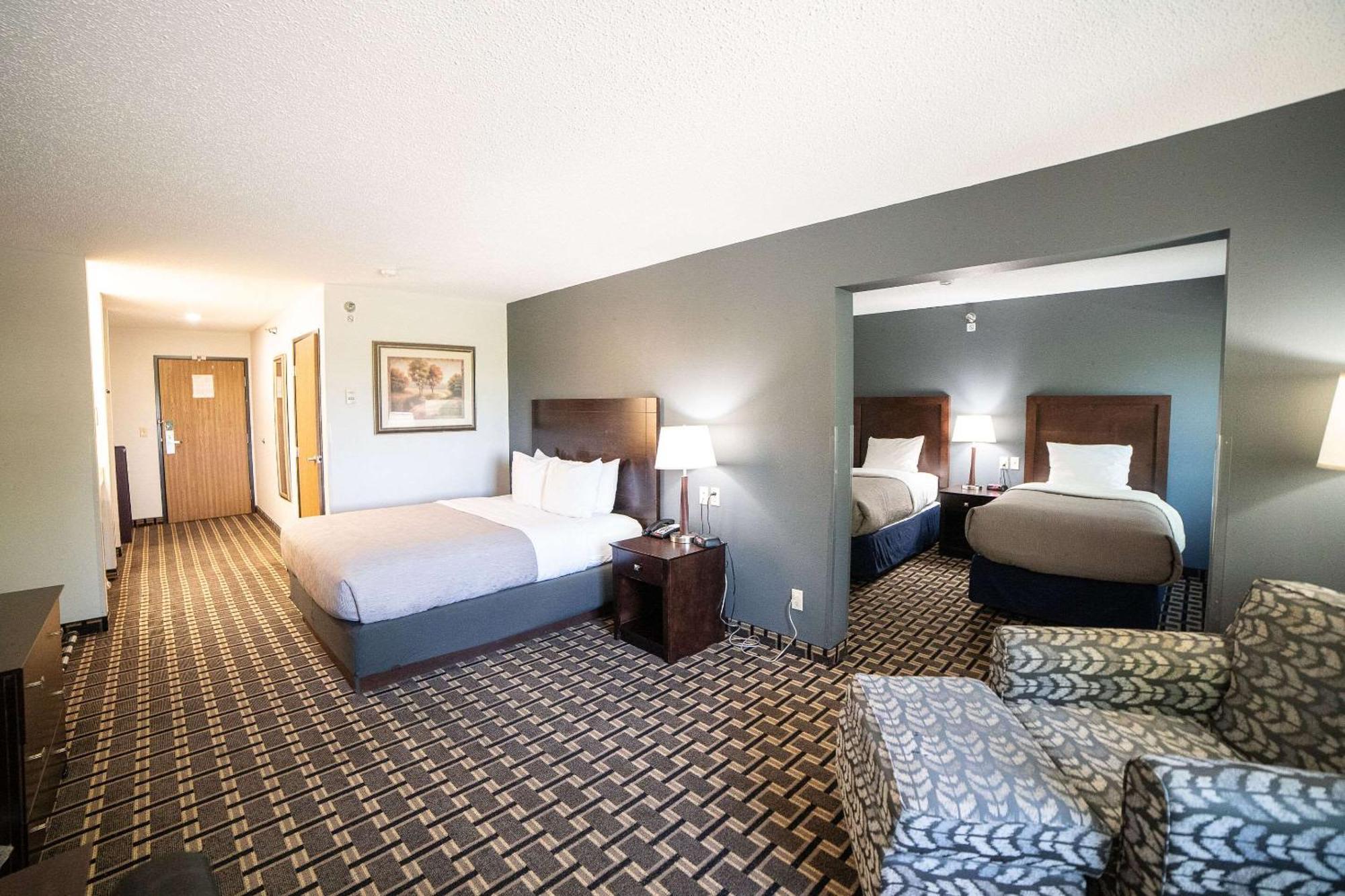 Quality Inn & Suites Watertown Near Prairie Lakes Ice Arena Екстер'єр фото