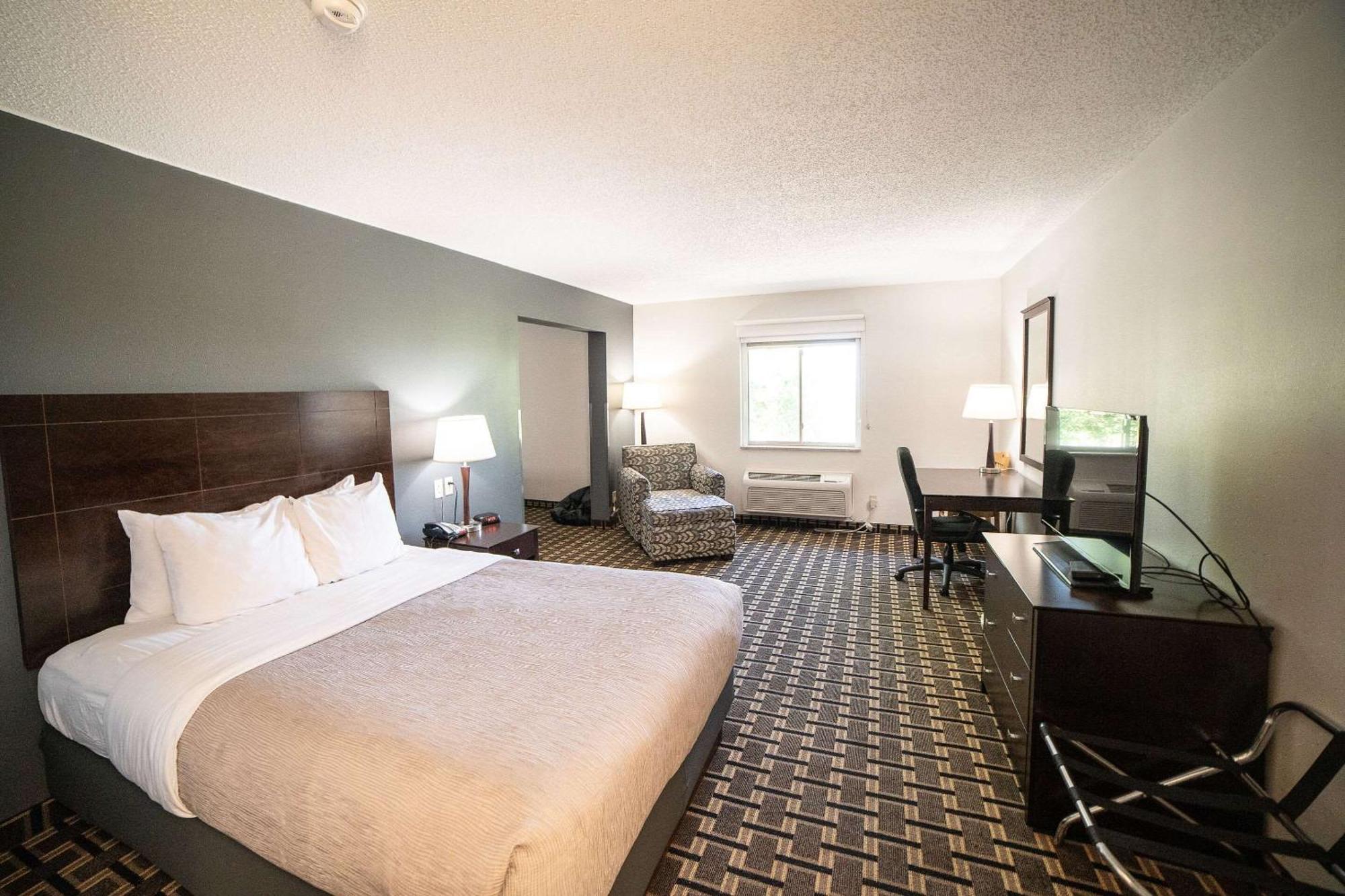 Quality Inn & Suites Watertown Near Prairie Lakes Ice Arena Екстер'єр фото
