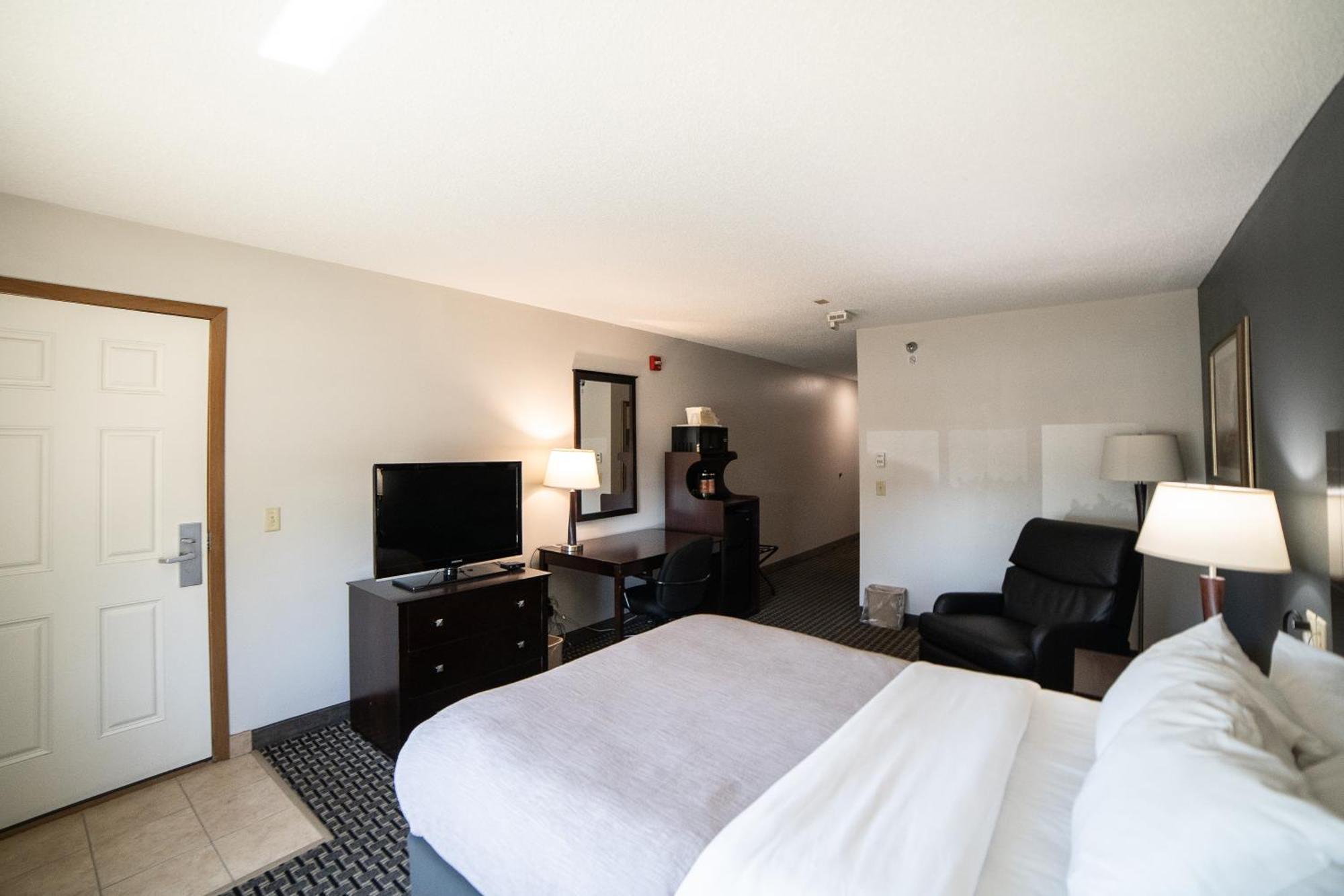 Quality Inn & Suites Watertown Near Prairie Lakes Ice Arena Екстер'єр фото
