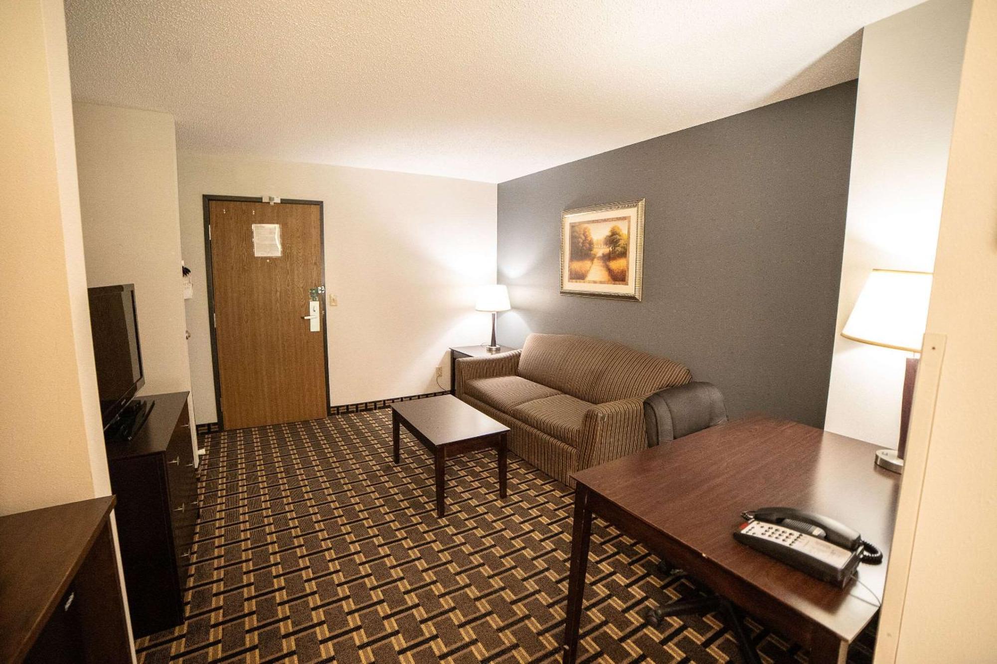 Quality Inn & Suites Watertown Near Prairie Lakes Ice Arena Екстер'єр фото