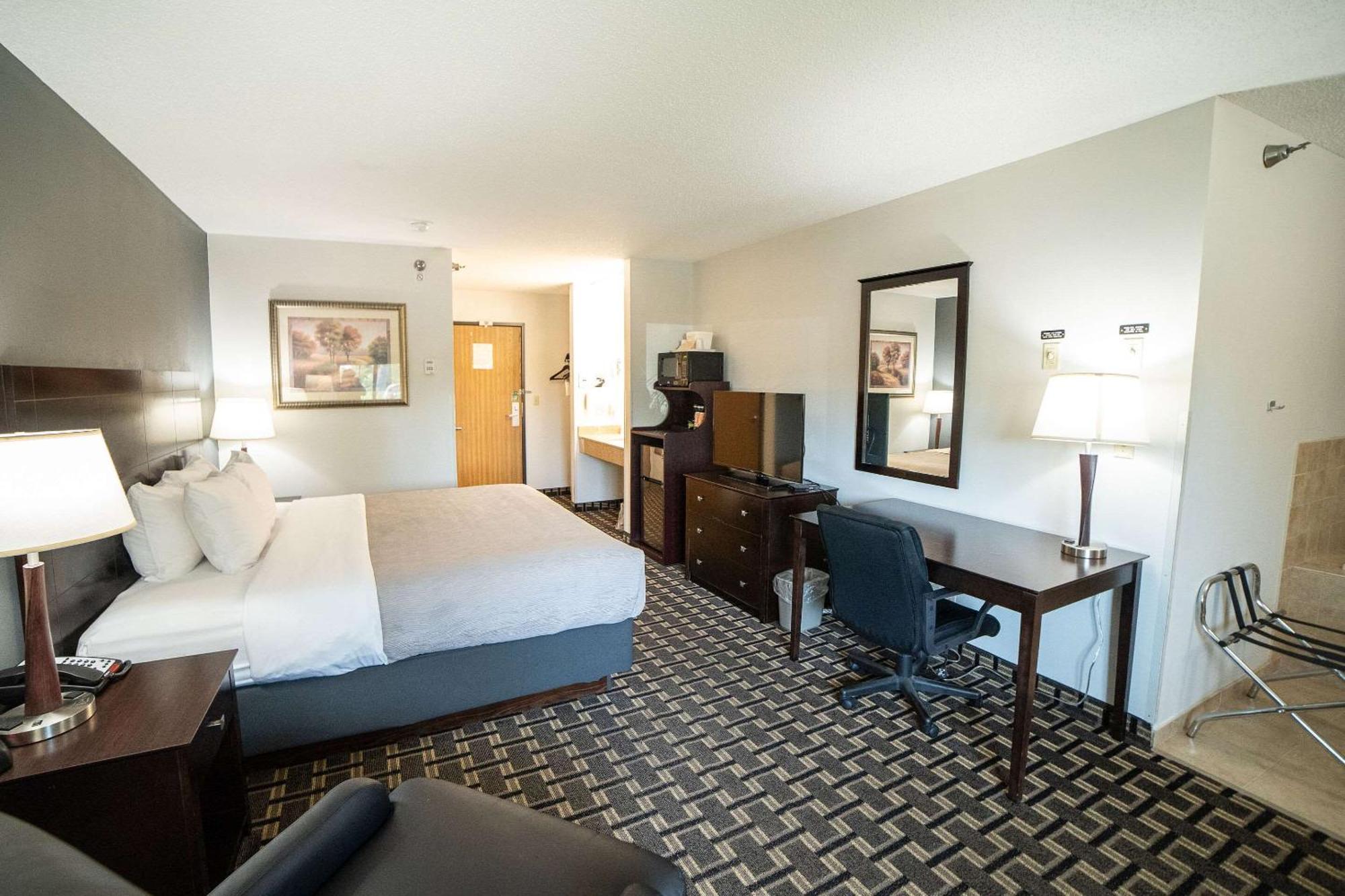 Quality Inn & Suites Watertown Near Prairie Lakes Ice Arena Екстер'єр фото